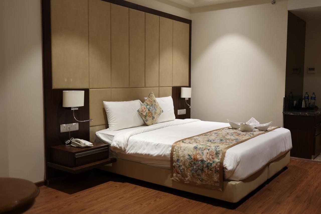 Pride Hotel Μποπάλ Εξωτερικό φωτογραφία